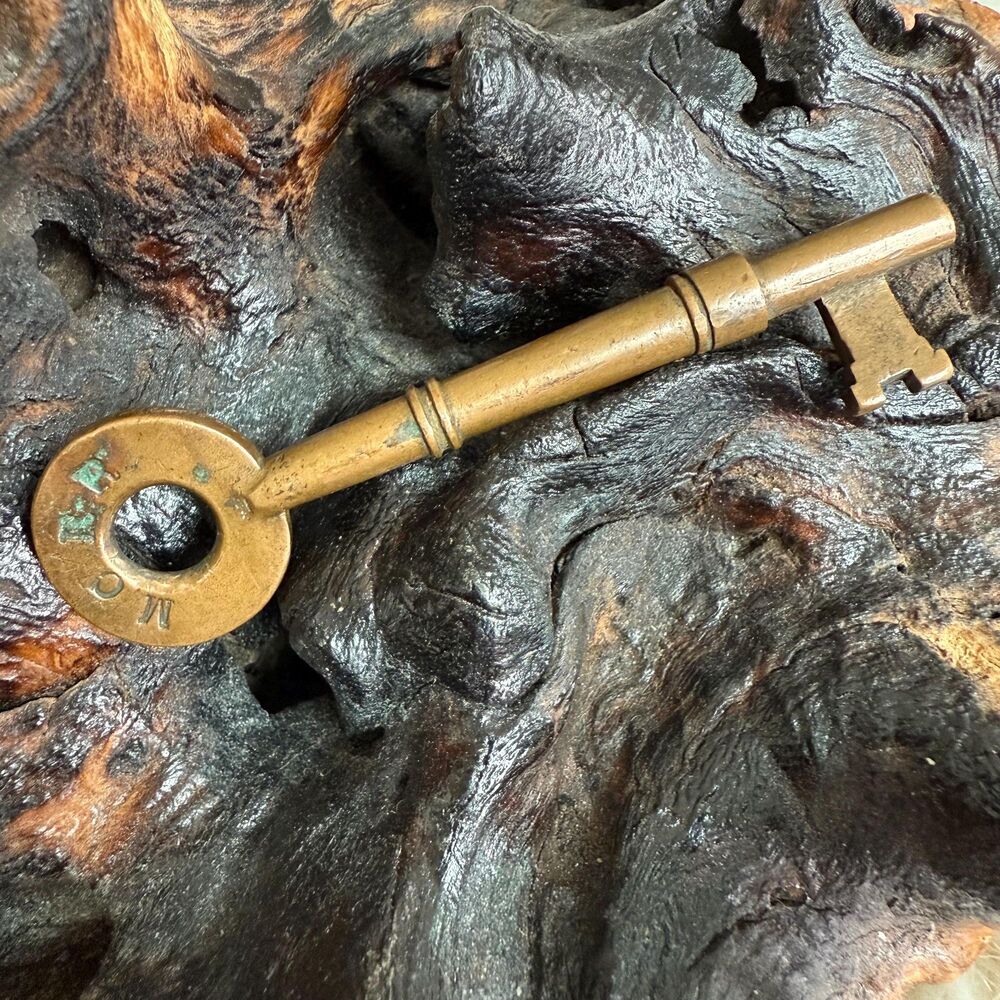 Antique Steam Era Maine Central Railroad MC RR Caboose Key Skeleton Double Ring